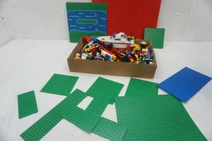 lot 130 image: Lego Lot