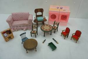 lot 140 image: Barbie & Doll House Furniture.