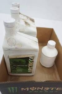 lot 164 image: 2 Cycle Oil (3 quarts)