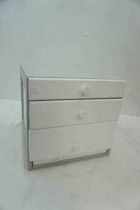 lot 180 image: Wooden 3 Drawer Cabinet