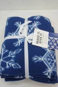 lot 195 image: No Sew Fleece Throw Kit. NEW. 48x60