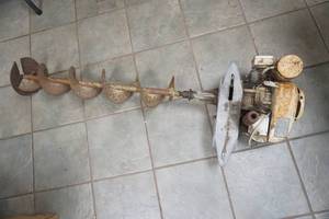 lot 200 image: Vintage Gas Powered Clinton Ice Auger