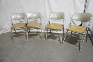 lot 206 image: (4ct) Padded Folding Chairs. matching