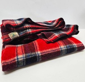 lot 61 image: Very Nice Vintage FARIBO MILLS Wool Blanket
