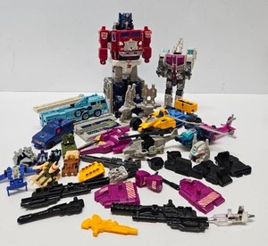 lot 64 image: 1980s Transformers toys
