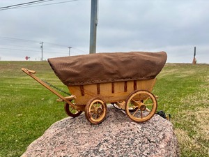 lot 206 image: Excellent Clean Working Condition Vintage Covered Wagon Lamp