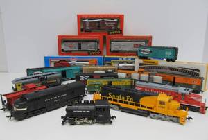 lot 14 image: Very Nice Estate Lot of Assorted HO Trains in Excellent Condition - Including Engines