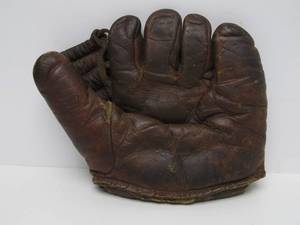 lot 132 image: Old Antique Leather Baseball Glove