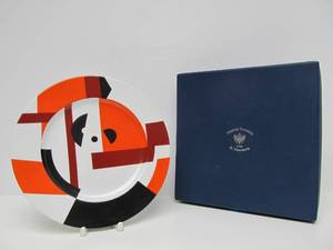 lot 233 image: Great Looking Limited Edition Nicolay Lapshin Designed Porcelain Plate wBox & Display Stand