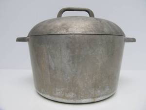 lot 241 image: Vintage WAGNER Magnalite 6qt Aluminum Pot wLid