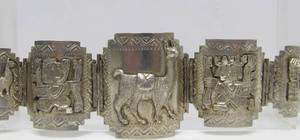 lot 228 image: Excellent Large Vintage Ecuadorian 900 Silver Box Bracelet