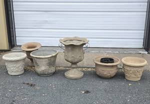 lot 152 image: Lot of 7 Assorted Garden Planters