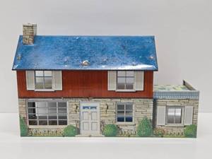 lot 212 image: Larger Vintage MARX Tin Litho 2-Story Colonial Doll House