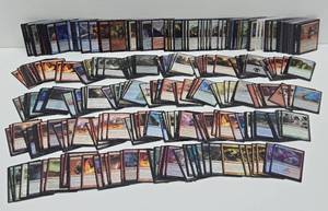 lot 224 image: Lot of Over 500 Assorted MAGIC The Gathering Cards