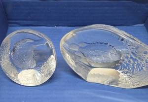 lot 260 image: 2 Signed MATS JONASSON Sweden Crystal Paperweight Sculptures - Eagle & Fish
