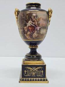 lot 265 image: Beautiful Antique Signed Royal Vienna Hand Painted Porcelain Urn - 12 Tall