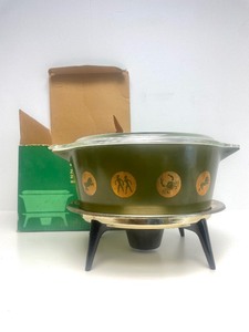 lot 4 image: New or Like New Vintage PYREX Avocado Green & Gold Zodiac Casserole Dish Complete in Original Box
