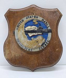 lot 293 image: Old Vintage US NAVAL SUBMARINE SCHOOL Wall Plaque