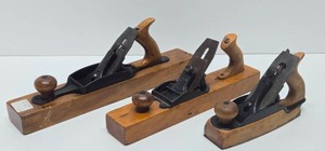 lot 281 image: Excellent Group of 3 Vintage  Antique Woodworking Planes