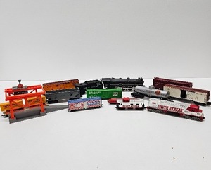 lot 310 image: Collection of Vintage H.O. &amp Some American Flyer Trains