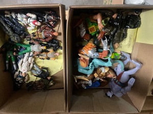 lot 220 image: Large Group of Assorted Action Figures - All IDd 