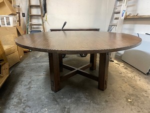 lot 314 image: Very Nice Large Round 6 Dining Table