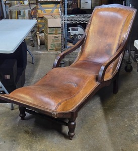 lot 312 image: Great looking LARGE Genuine Leather Lounge Chair&nbsp