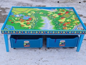 lot 331 image: Large Thomas the Tank Engine Childs Play Table wStorage&nbsp