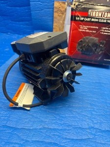 lot 35 image: 14 HP Cast iron Clear water pump - freight damaged