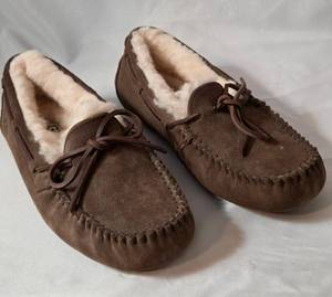 lot 57 image: New  Brown UGG  Dakota Slippers  Womens Size 7