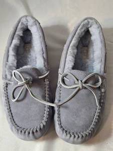 lot 58 image: New Gray UGG  Dakota Slippers  Womens Size 7
