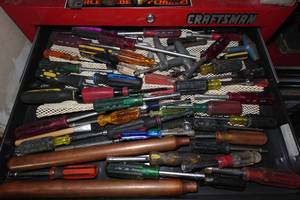 lot 282 image: Contents of Drawer - Drivers - Klein, Craftsman