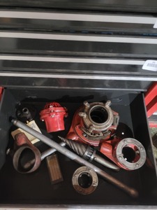 lot 285C image: Contents of Drawer - Pipe Threaders and Reamers