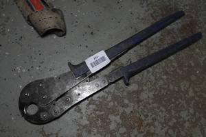 lot 379 image: Viega PureFlow 34 Pex Crimper Tool