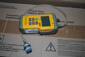 lot 333 image: UEI EM201 Hi-Res Differential Manometer