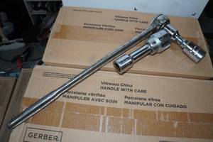 lot 323 image: Continental 34 Drive Ratchet with Extensions and Sockets