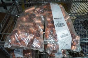 lot 390 image: 50 Copper Tee 34 Fittings