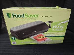 lot 4 image: Food Saver Vacuum Sealing System