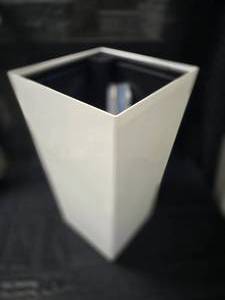 lot 37 image: Self Watering Planter