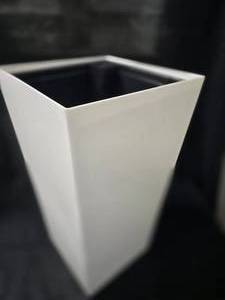 lot 38 image: Self Watering Planter