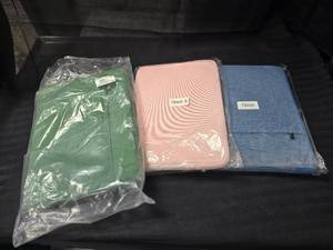 lot 47 image: (3) 13 Laptop Cases