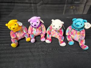 lot 93 image: (4) Beanie Baby Bears