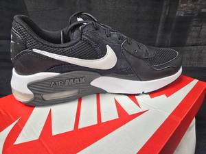 lot 125 image: New Pair of Nike Air Max Shoes Winning Bidder can Choose Between Size 5 or Size 10