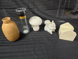 lot 138 image: Misc. Household Decor