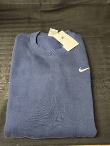 lot 179 image: New Nike Mens Training Sweat Shirt Size Large