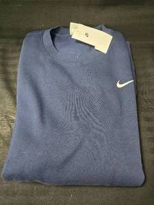 lot 180 image: New Nike Mens Training Sweat Shirt Size Large