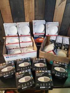 lot 22 image: Large Lot 20  4 recess lights still in Box Dimmable