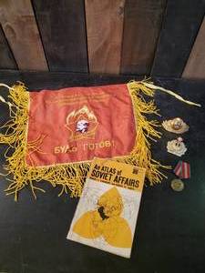 lot 28 image: Vintage 1950s Soviet Union Souvenirs