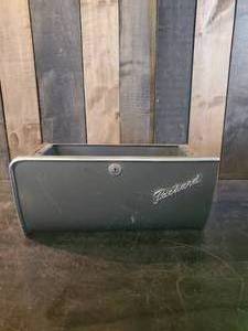 lot 35 image: Vintage 1950s Packard Glove box