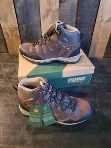lot 41 image: New Khombu All Terrain Boots Size 10 Still in Box
